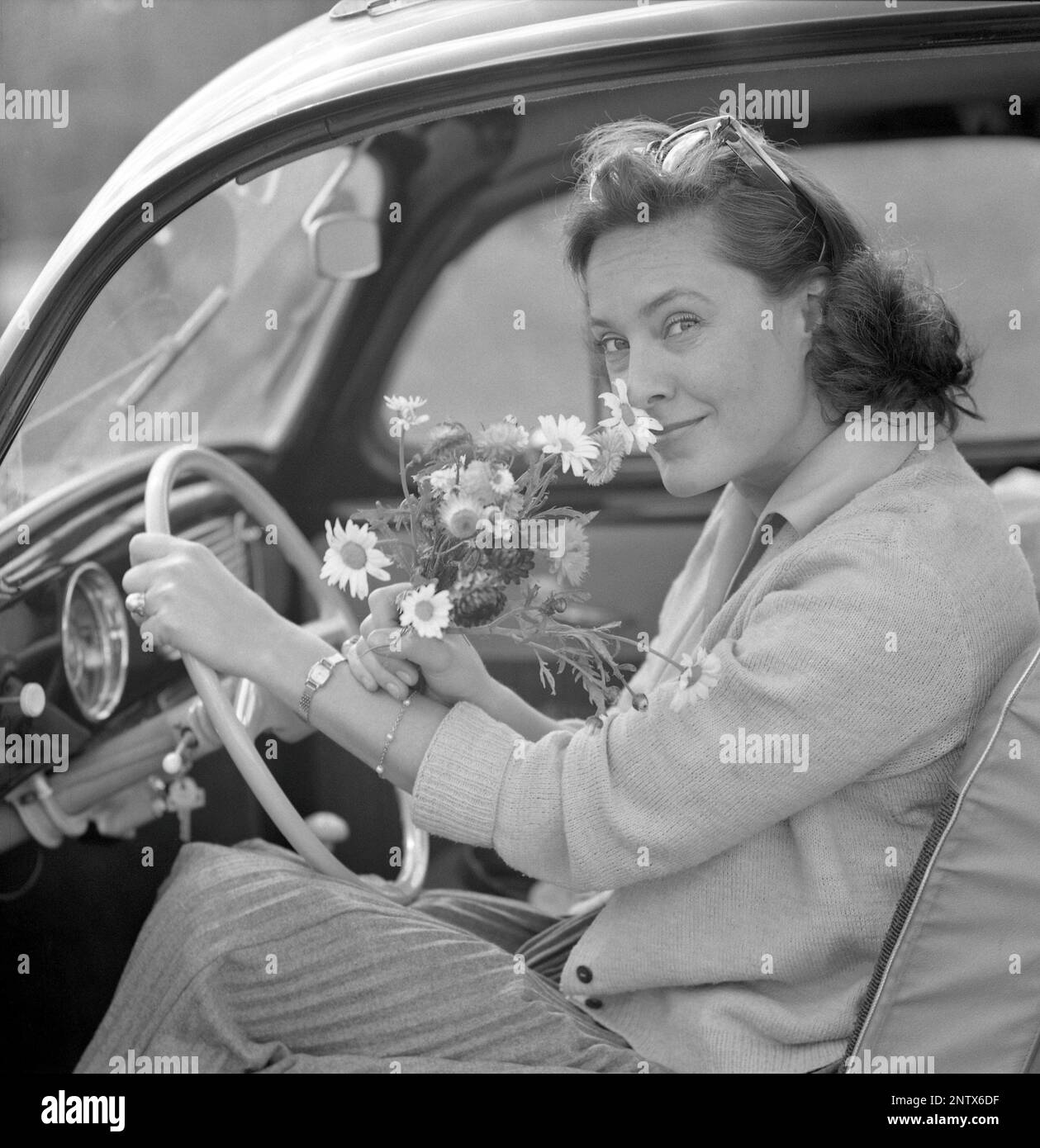 In the 1960s. Actress Gaby Stenberg looks happy this summer day at the steering wheel and driving sear of her Volkswagen beetle car. Sweden 1960 Conard ref 4232 Stock Photo