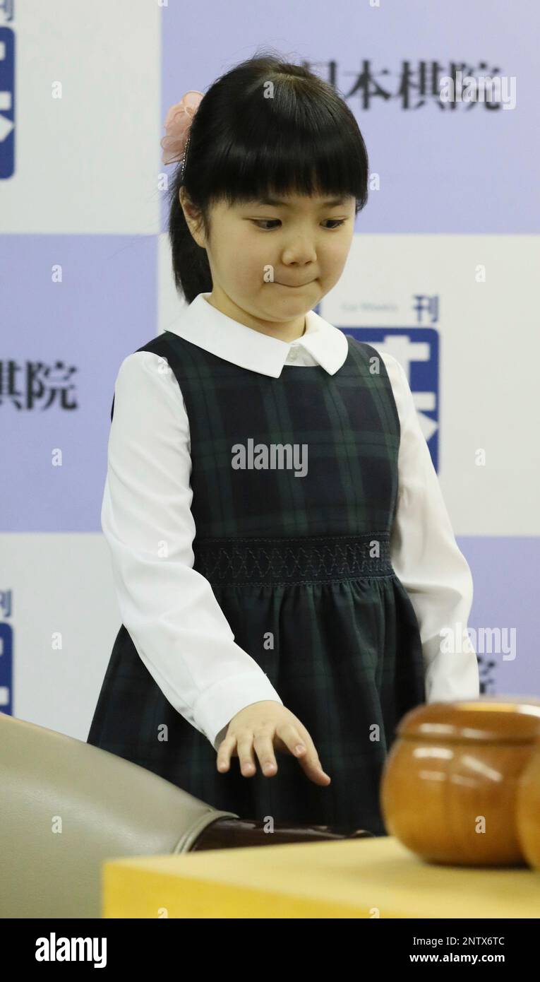 9-year-old Japanese amateur Sumire Nakamura (L) and Taiwan's Hei Jiajia in  Tokyo pose for photo after their match on February 20, 2019. Nakamura lost  the game. Elementary school fourth grader Nakamura will