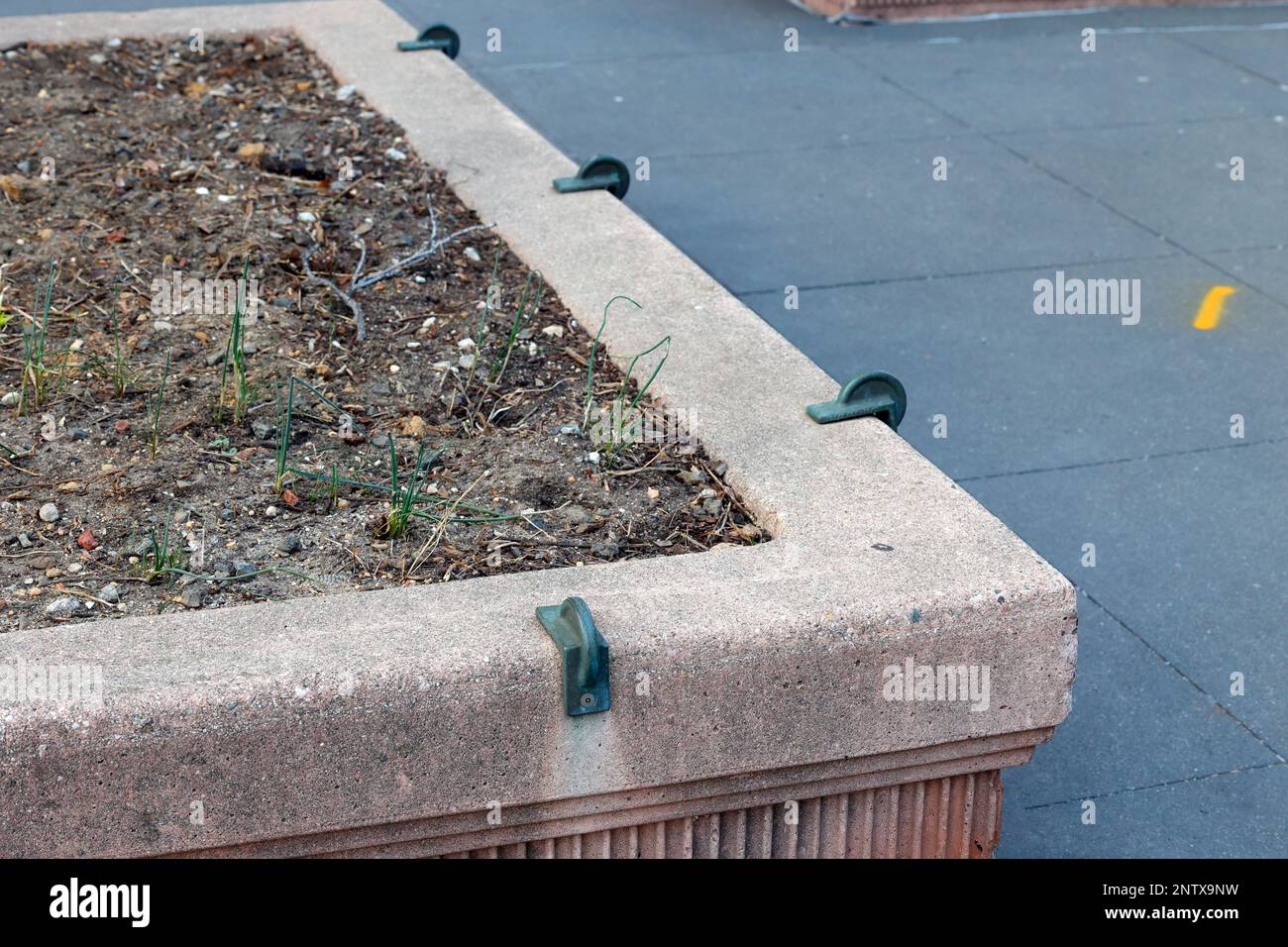 Anti Skateboarding Guards Hi res Stock Photography And Images Alamy anti-skateboarding-guards-hi-res-stock-photography-and-images-alamy