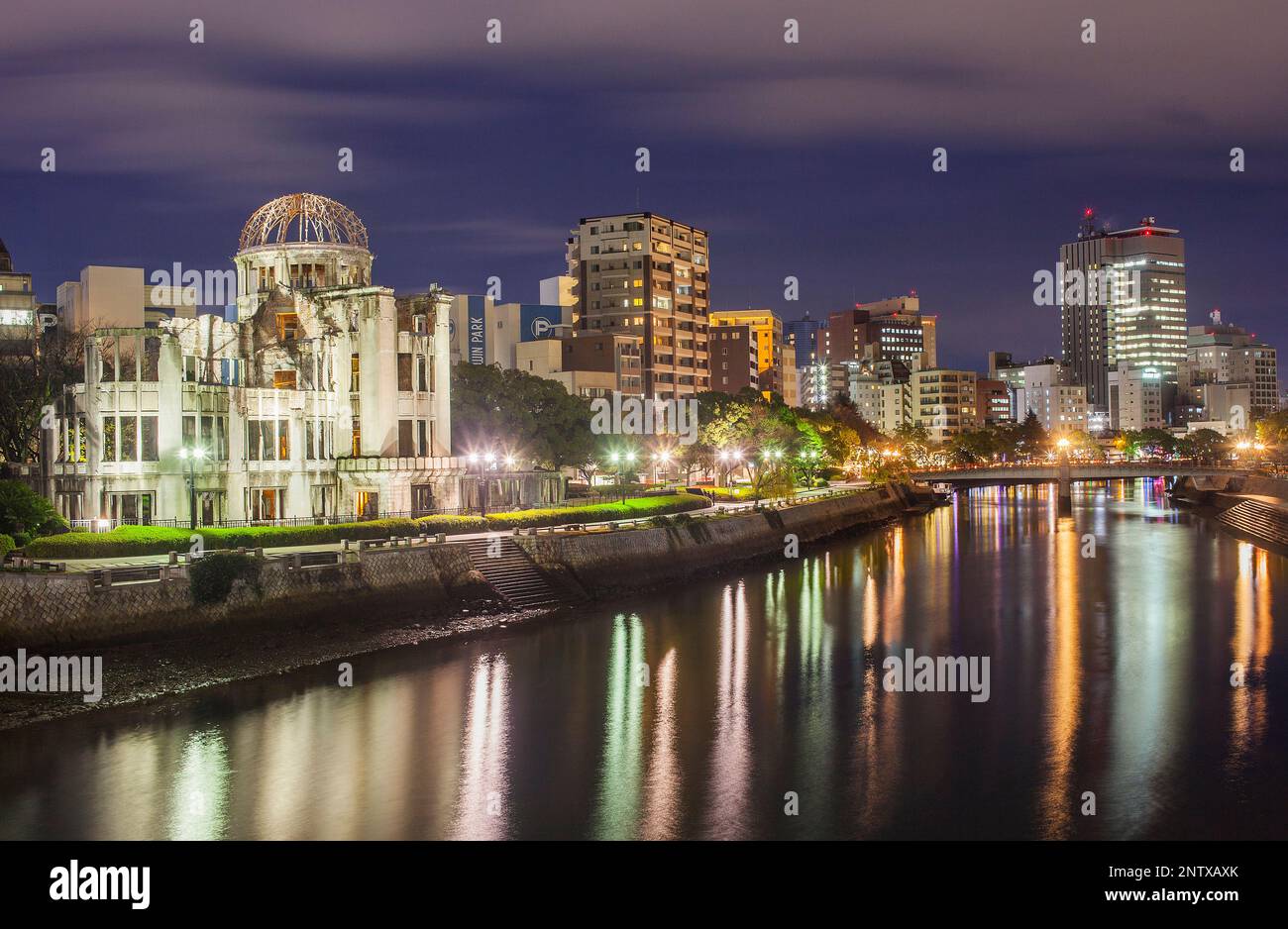 Atomic Bomb Dome (Gembaku) and Motoyasugawa river, Peace Park, Hiroshima, Japan Stock Photo