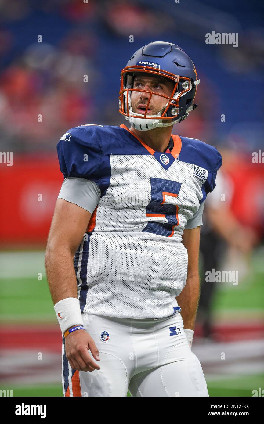 SAN ANTONIO, TX - FEBRUARY 17: San Antonio Commanders linebacker Nick  Temple (55) gets ready for a play during the AAF game between the Orlando  Apollos and the San Antonio Commanders on