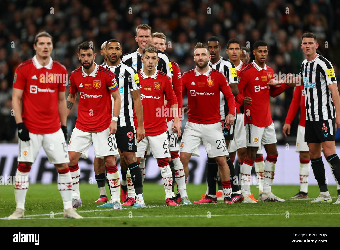 Manchester United and Newcastle United players awaiting a freekick