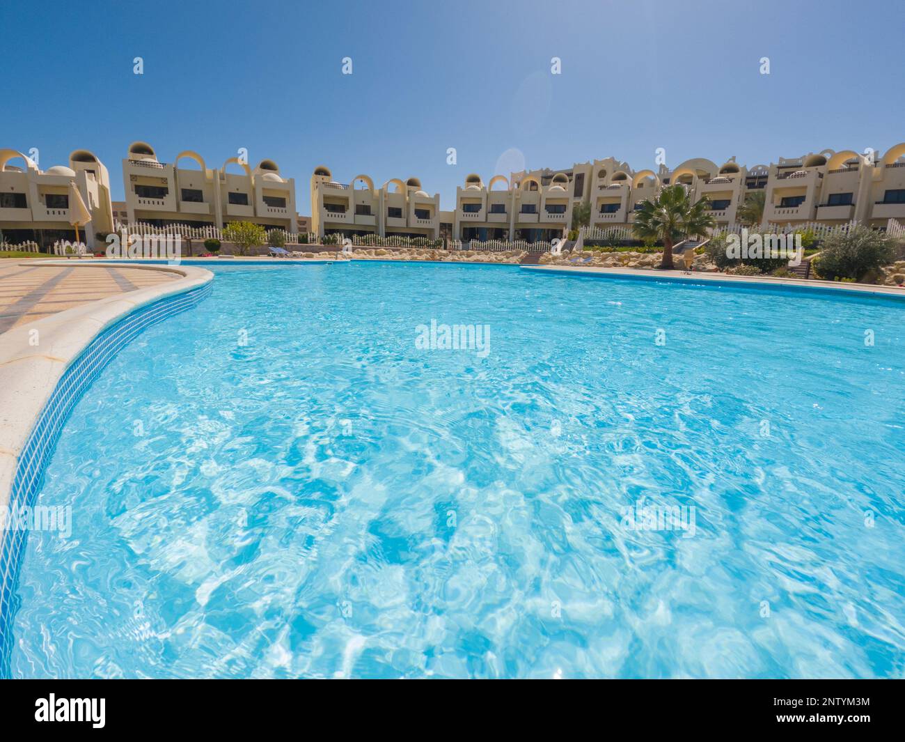 Large Luxury Houses To Rent with Outdoor Swimming Pools
