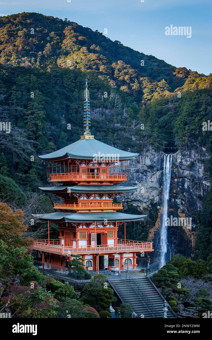 Nachisan Seiganto-ji Temple (Three-Storied Pagoda) and Nachi Waterfall, near Kumano Nachi Taisha Grand Shire, Kumano Kodo, Nakahechi route, Wakayama, Stock Photo