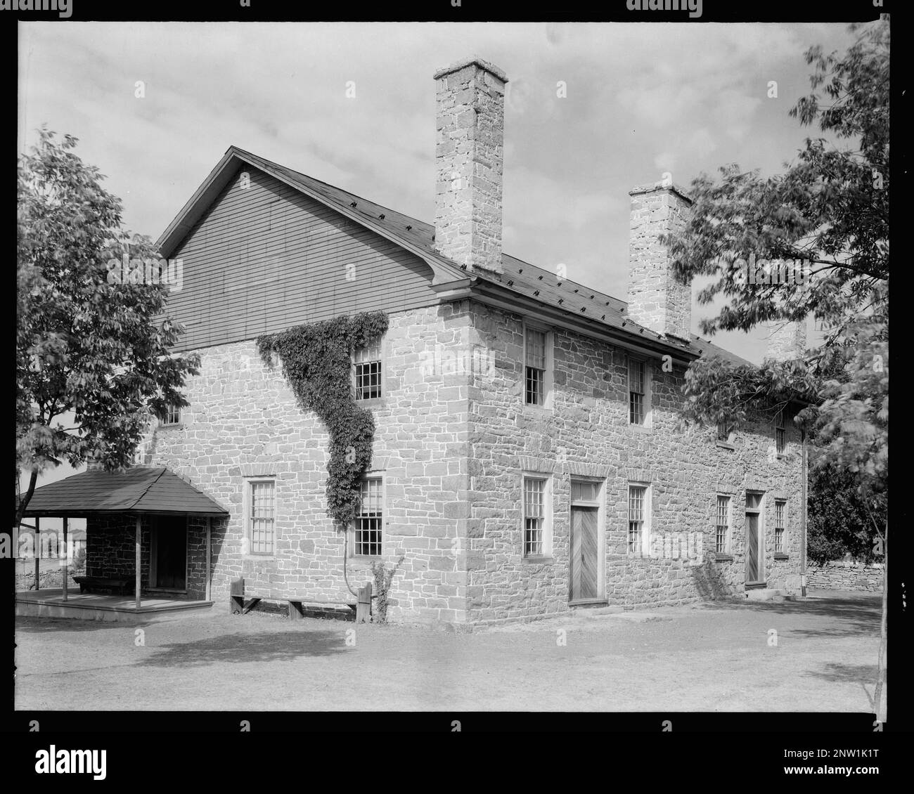 Quaker Meeting House, Winchester vic., Frederick County, Virginia. Carnegie Survey of the Architecture of the South. United States  Virginia  Frederick County  Winchester vic, Porches, Gables, Chimneys, Friends' meeting houses, Stone buildings. Stock Photo