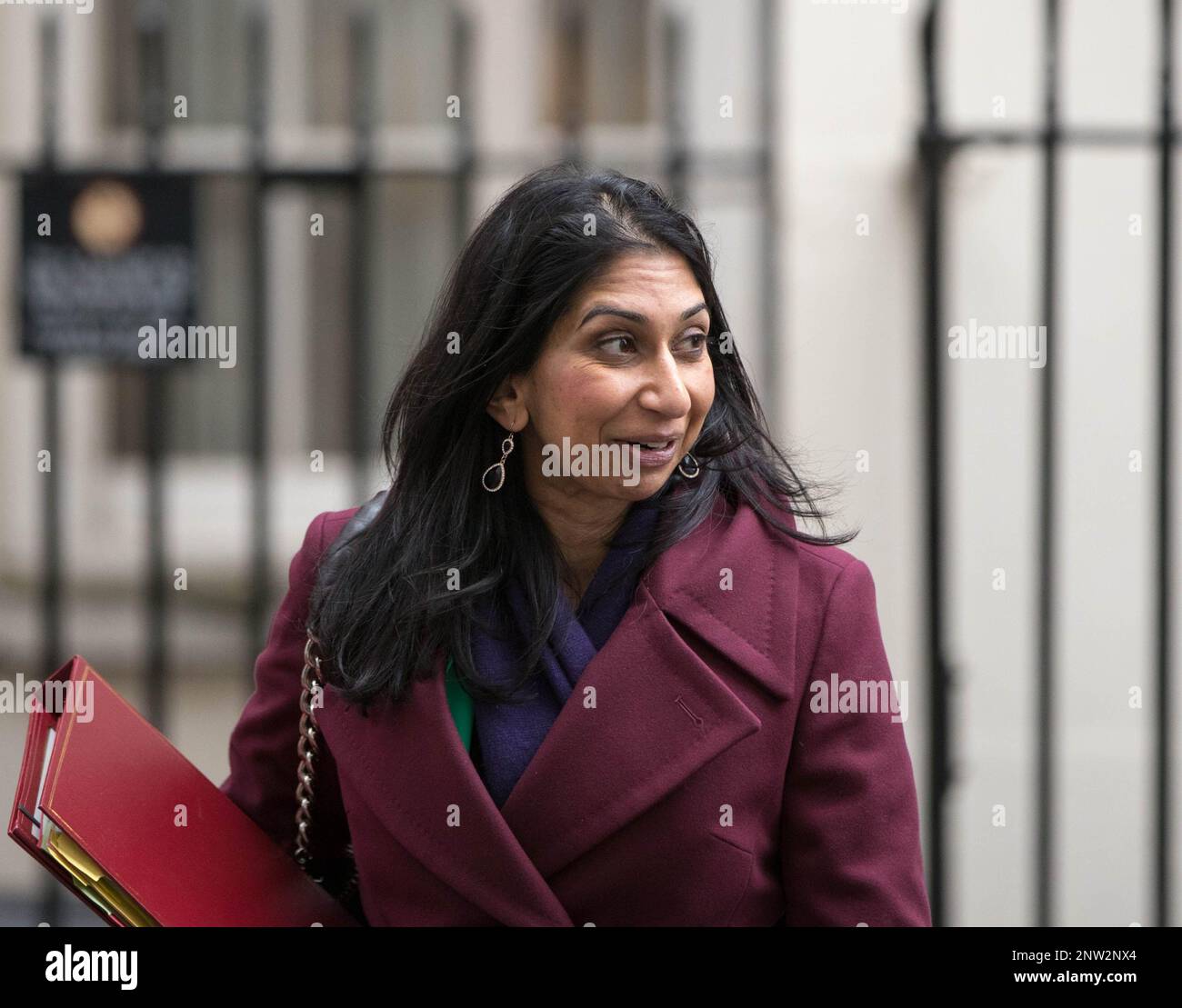 London, UK, 27th February 2023. Suella Braverman, Secretary of State for the Home Department leaving after the Cabinet Meeting Downing Street No 10. Credit: Uwe Deffner / Alamy Live News Stock Photo