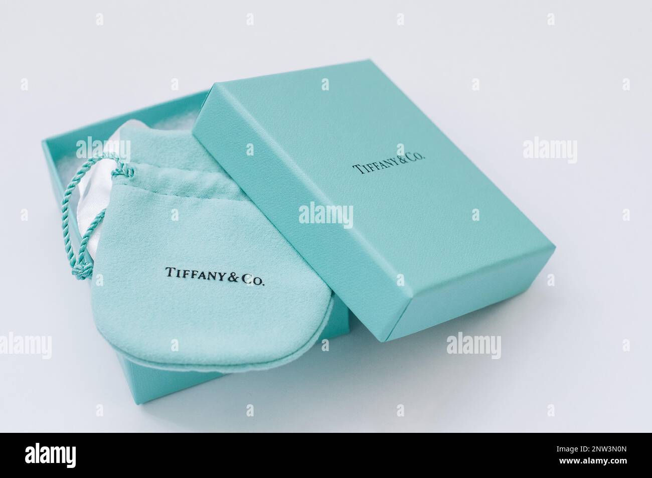 Tiffany And Co Gift Bag Stock Photo - Download Image Now - Tiffany