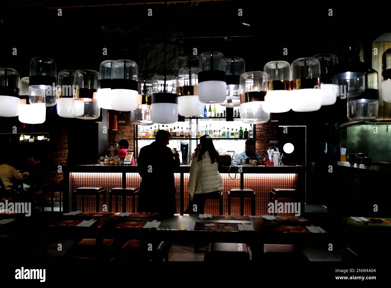 Man sitting at a bar silhouette hi-res stock photography and images - Alamy