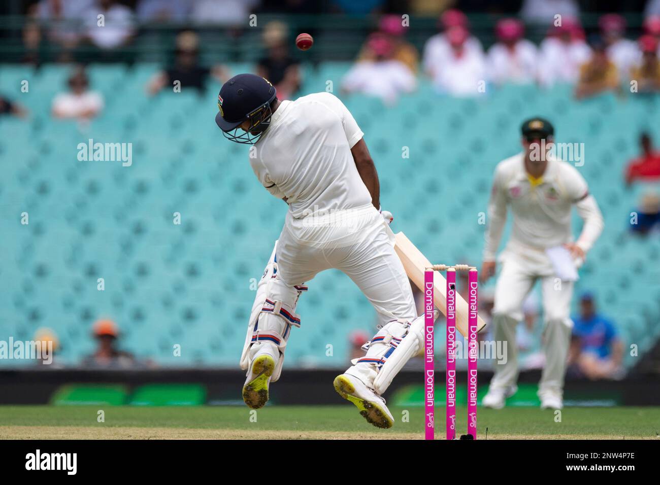 favorito el viento es fuerte Pato SYDNEY, AUSTRALIA - JANUARY 03: Indian player Mayank Agarwal gets a high  ball at the 4th Cricket Test Match between Australia and India at The  Sydney Cricket Ground in Sydney, Australia on