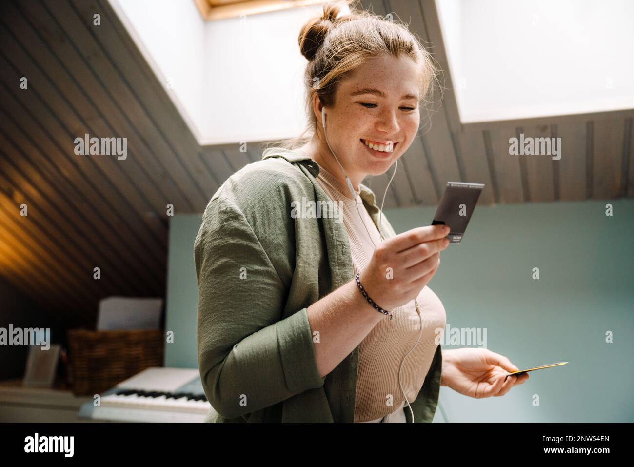 Looking at polaroid hi-res stock photography and images - Alamy