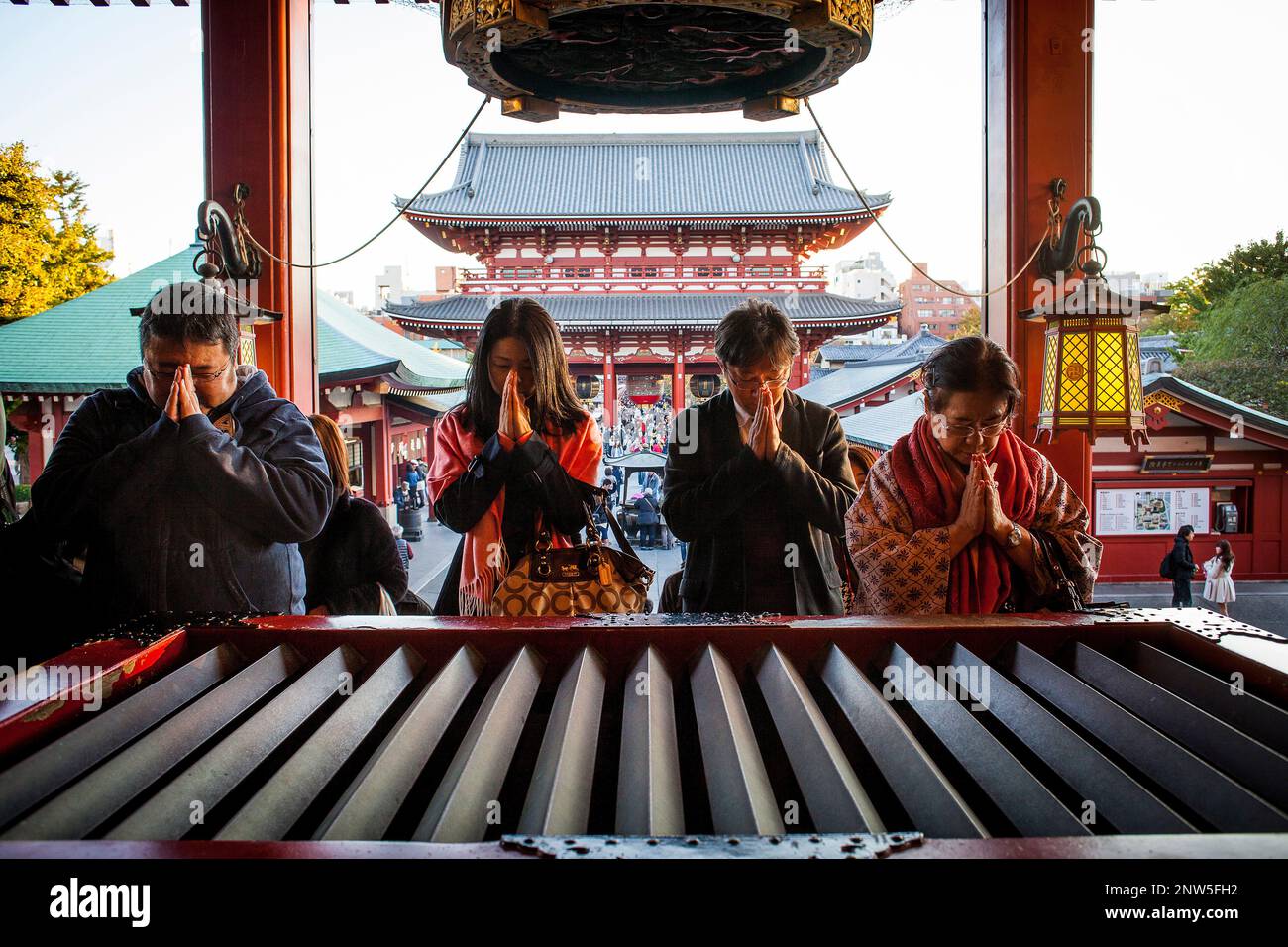 Praying , Sensoji Temple, Asakusa,Tokyo, Japan Stock Photo Alamy