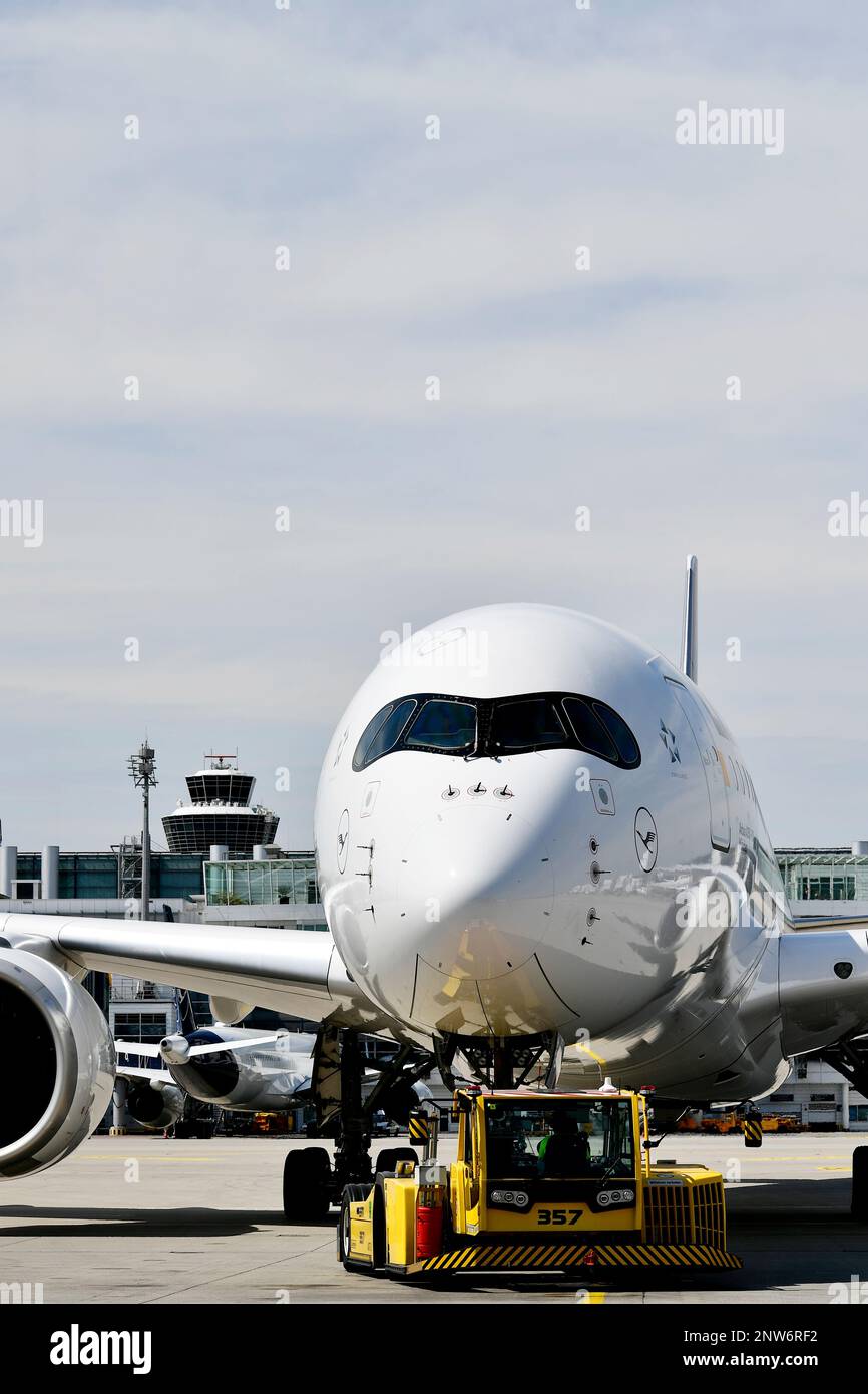 Lufthansa, New Livery, Airbus, A350900, Drag, Push, Push Back Truck
