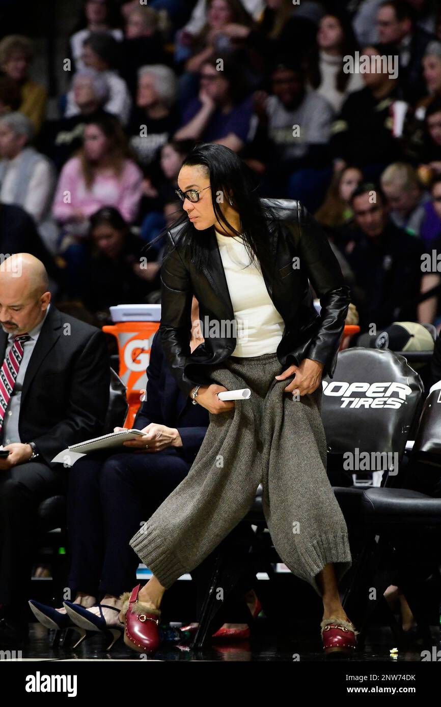 WEST LAFAYETTE IN DECEMBER 16 Dawn Staley women s basketball