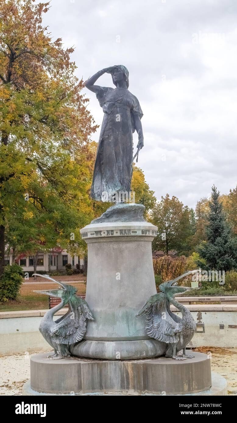 Statue of Princess Wenonah, a Sioux Indian princess who jumped off a cliff rather than marry a man she didn't love; in Windom Park in Winona, Minn. Stock Photo