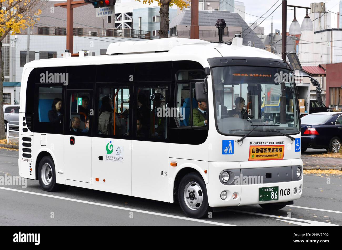 Automatic driving bus is opened to media before the demonstration 