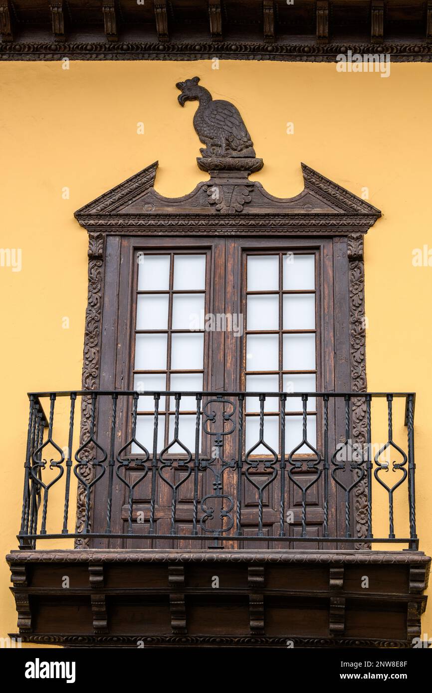 An ornately decorated Canarian window over a balcony on the historic Casa Jimenez Franchy, now the Centro de Interpretación del Arte Efímero Stock Photo