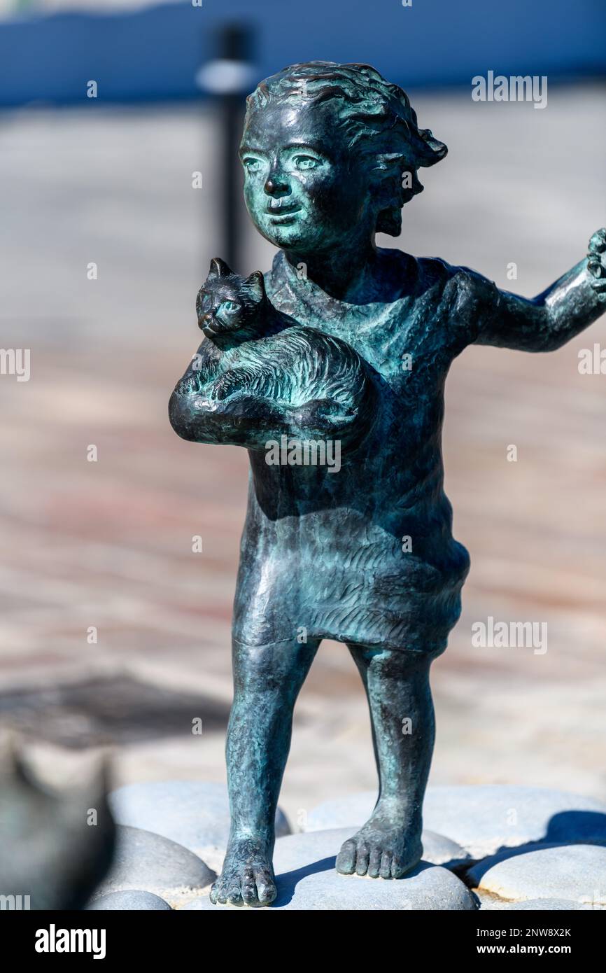 Part of Fernando Mena's bronze sculpture celebrating the role of women in fishing at Plaza de Los Pescadores on the Candelaria waterfront, Tenerife Stock Photo