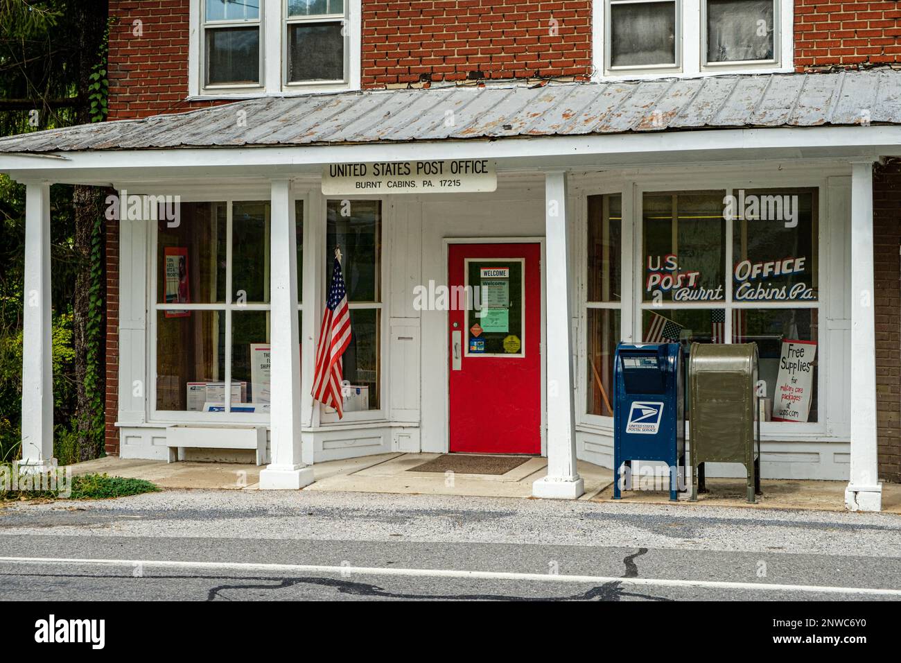 US Post Office, 233 Grist Mill Road, Burnt Cabins, Pennsylvania Stock Photo Alamy