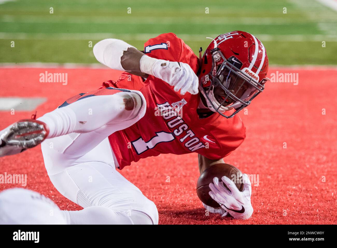 Houston Cougars wide receiver Bryson Smith (1) runs in to the end zone for  a fourth quarter touch down during the game between Temple Owls and University  of Houston Cougars at TDECU