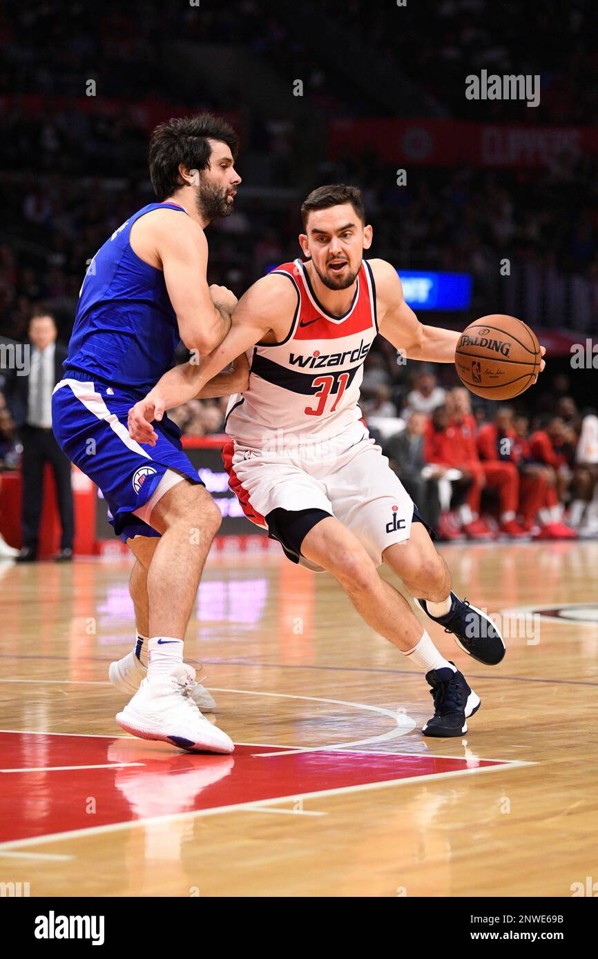 LOS ANGELES, CA - OCTOBER 28: Washington Wizards Guard Tomas Satoransky (31)  drives to the basket during a NBA game between the Washington Wizards and  the Los Angeles Clippers on October 28,