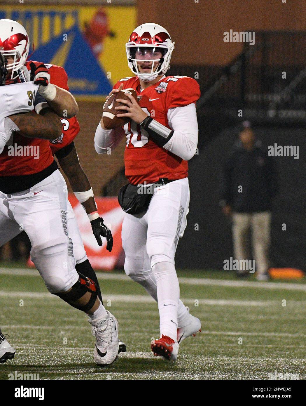 BOWLING GREEN, KY - OCTOBER 27: Western Kentucky Hilltoppers ...