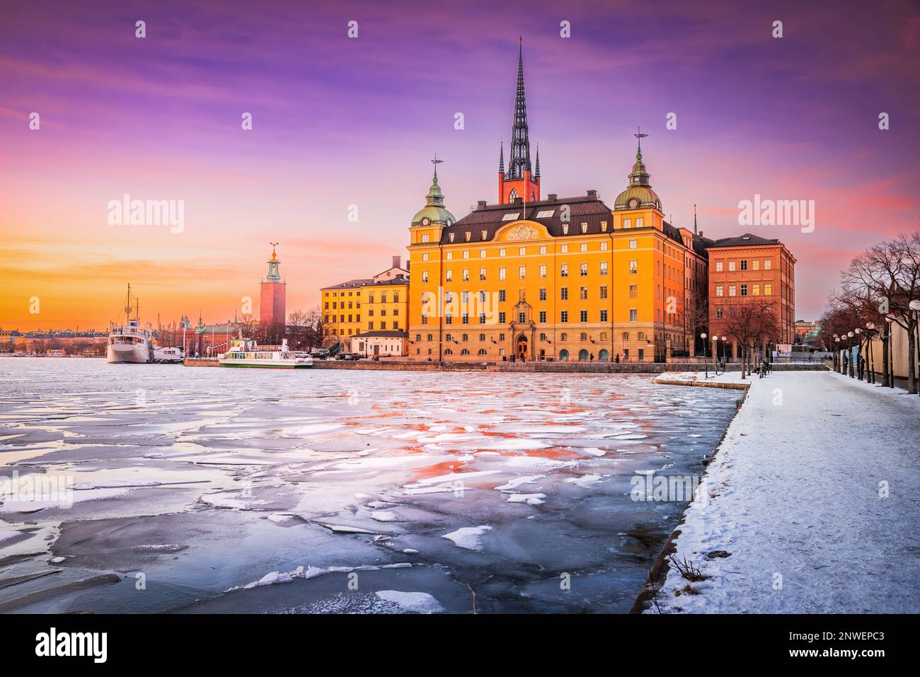 stockholm-sweden-sunset-over-gamla-stan-frozen-lake-malaren-and