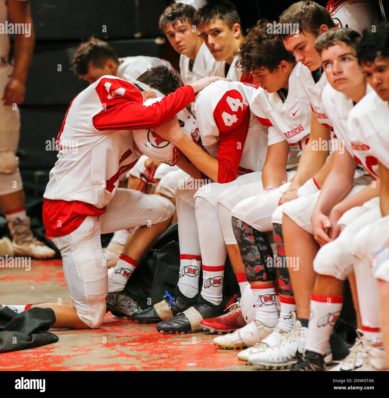 In this Saturday, Oct. 6, 2018, photo, McLoud's Karson Cue, left