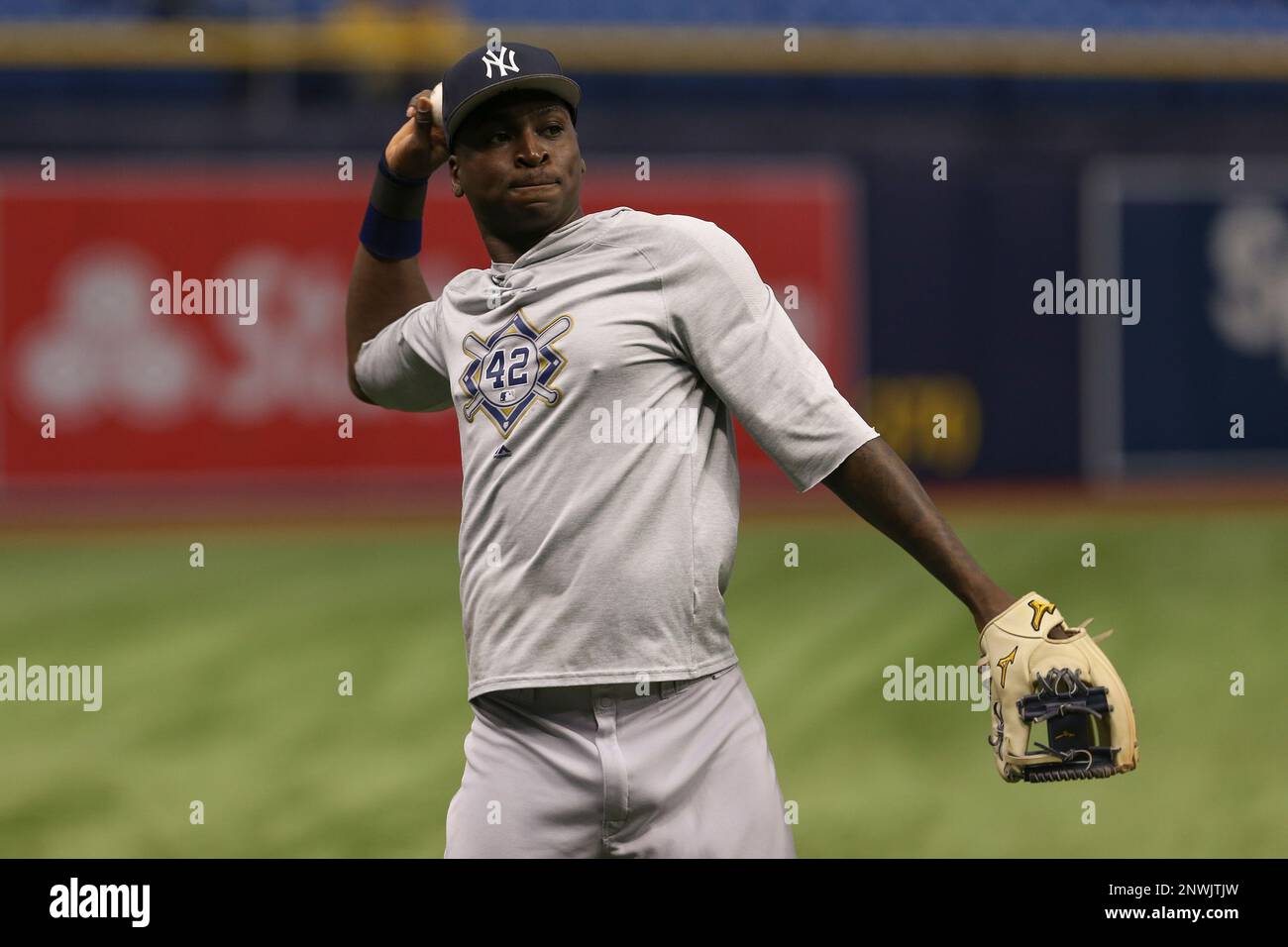 ST. PETERSBURG, FL - SEPTEMBER 26: New York Yankees shortstop Didi Gregorius (18) before the regular season MLB game between the New York Yankees and Tampa Bay Rays on September 26, 2018 at Tropicana Field in St. Petersburg, FL. (Photo by Mark LoMoglio/Icon Sportswire) (Icon Sportswire via AP Images) Stock Photo