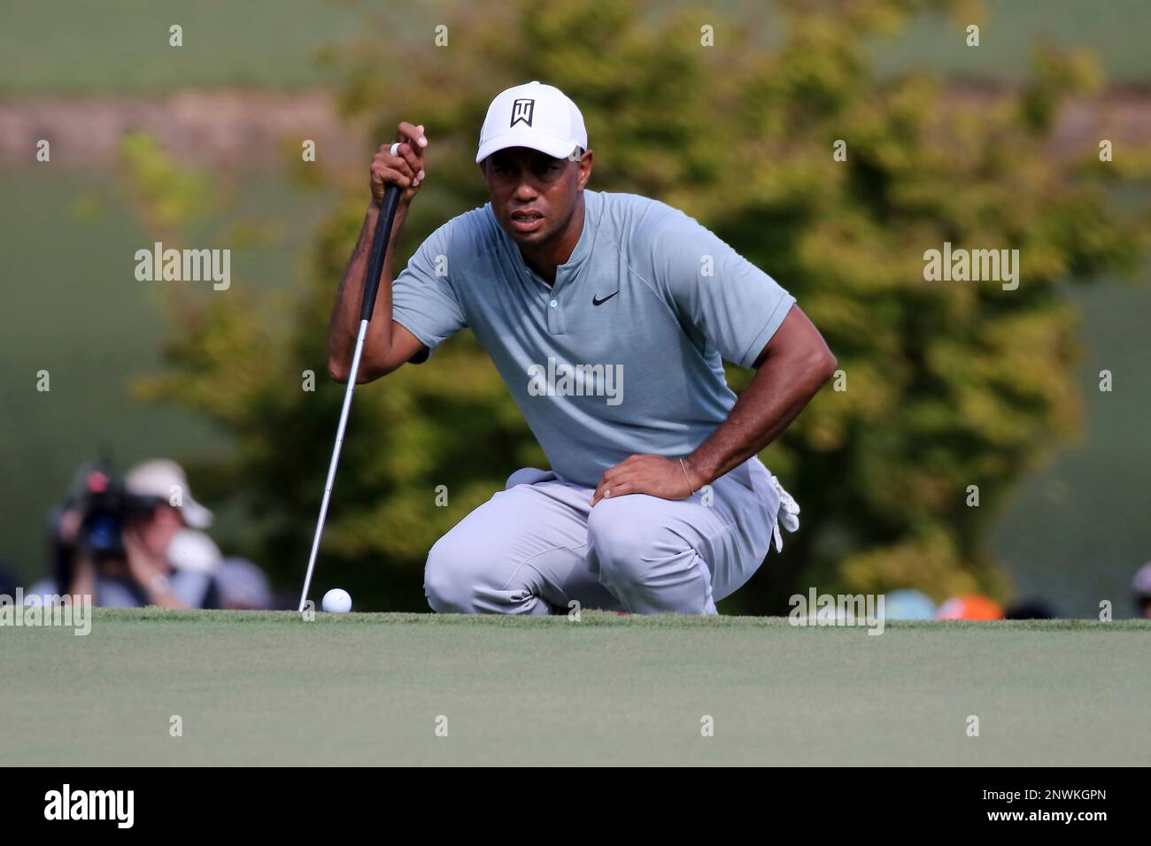 ATLANTA, GA - SEPTEMBER 21: Tiger Woods prepares for a putt on the ninth  green during the second round of the PGA Tour Championship on September 21,  2018, at East Lake Golf