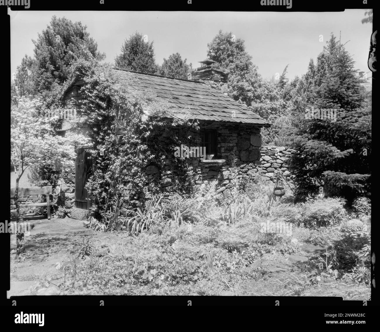 Rose Hill, Greenwood, Albemarle County, Virginia. Carnegie Survey of the Architecture of the South. United States  Virginia  Albemarle County  Greenwood, Stone buildings, Gardens. Stock Photo