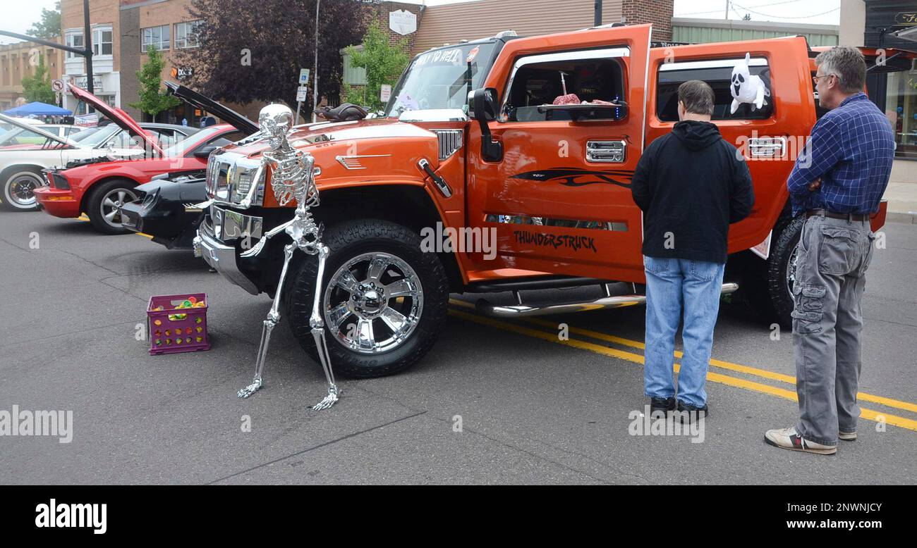 Joe Gunderson, left, and Terry Campbell admire a Hummer 2 decorated for