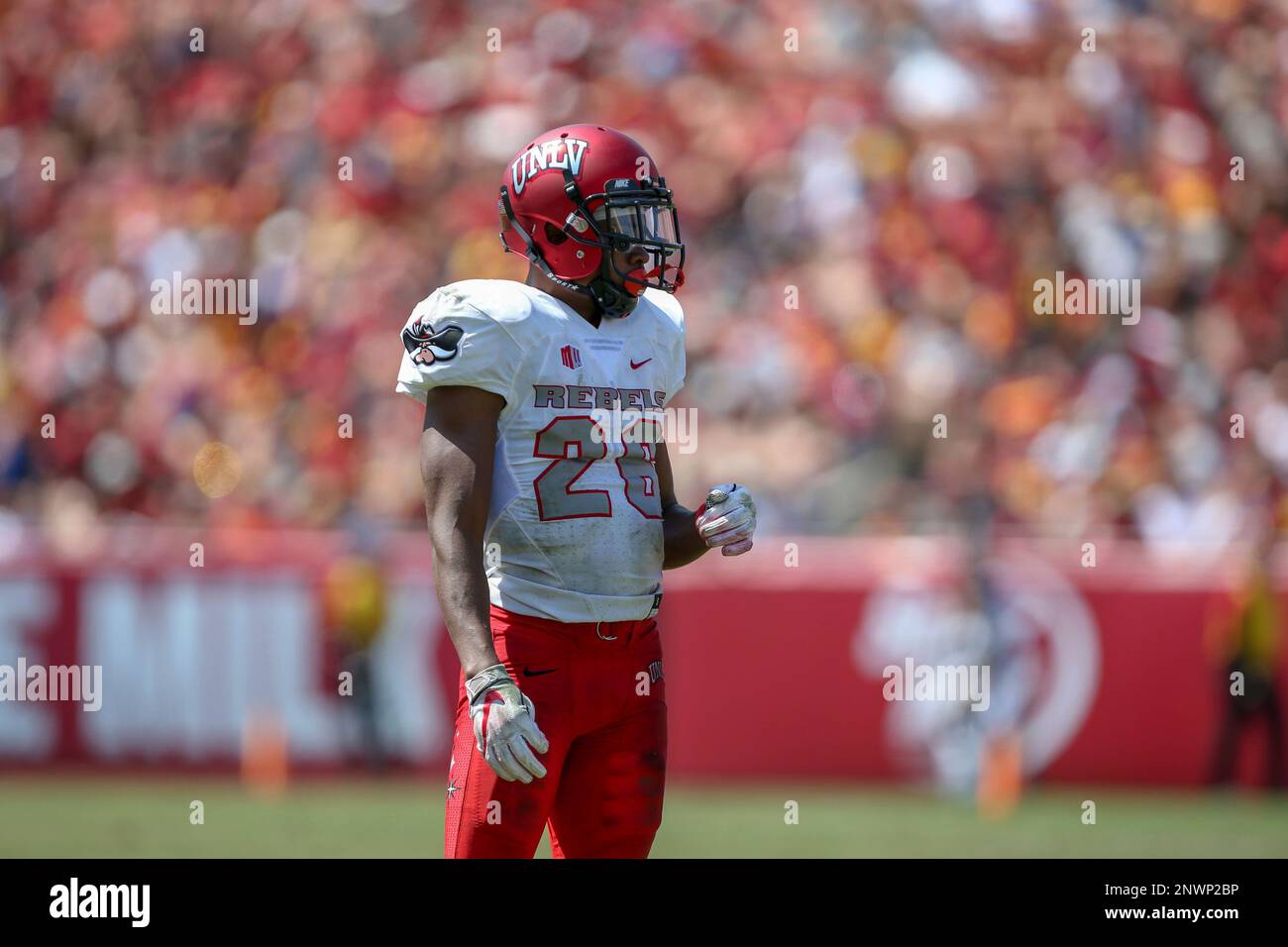 LOS ANGELES, CA - SEPTEMBER 01: UNLV Rebels defensive back Jocquez ...