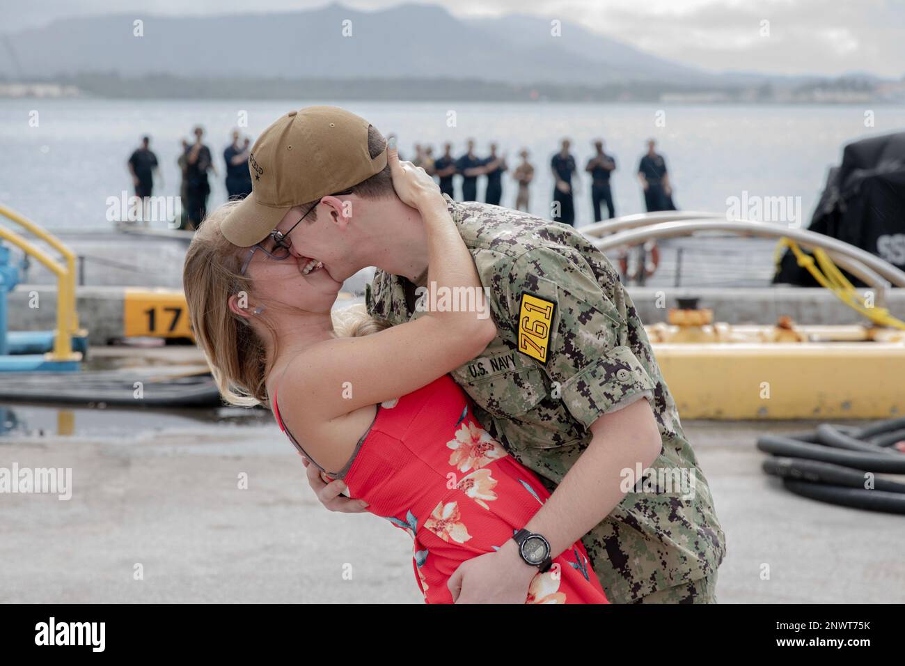 POLARIS POINT, Guam (Jan. 9, 2023) Lt. j.g. Zachary Cutter kisses his wife following the Los Angeles-class fast-attack submarine USS Springfield’s (SSN 761) return to Naval Base Guam, Jan. 9. Springfield is capable of supporting various missions, including anti-submarine warfare, anti-ship warfare, strike warfare and intelligence, surveillance reconnaissance. Stock Photo
