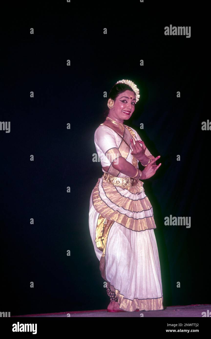Mohiniyattam Mohiniattam A Classical Dance Form From Kerala Believed 