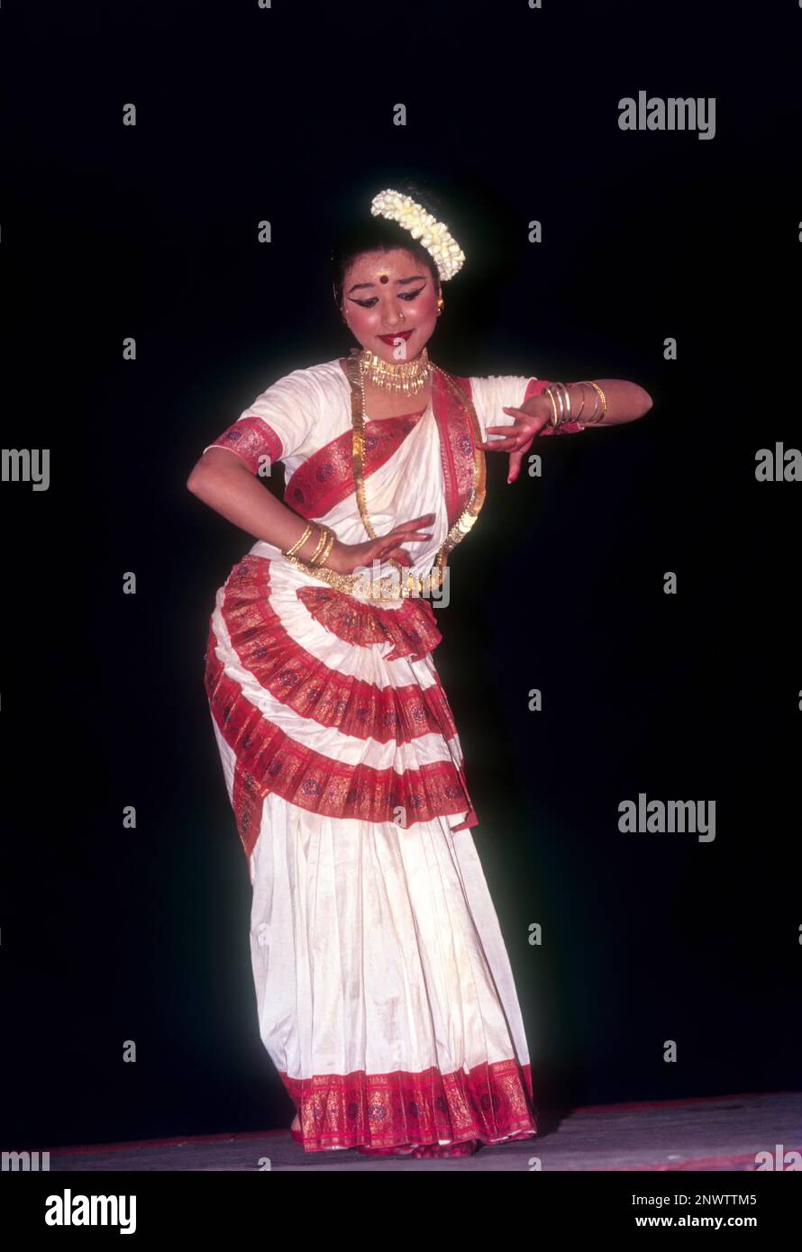 Mohiniyattam Mohiniattam A Classical Dance Form From Kerala Believed 