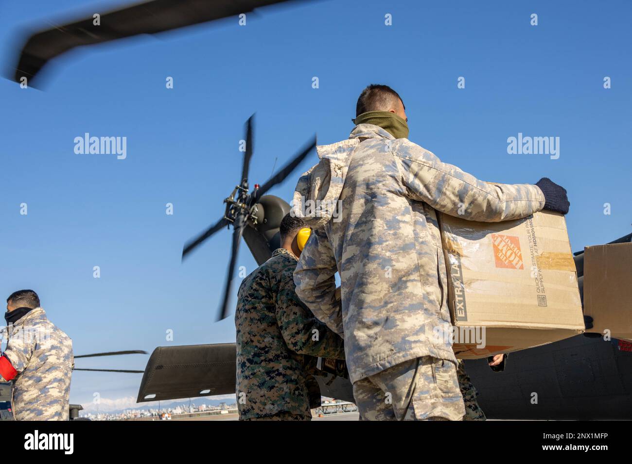 U.S. Army UH-60M Blackhawk assigned to 1st Armored Division, Combat ...