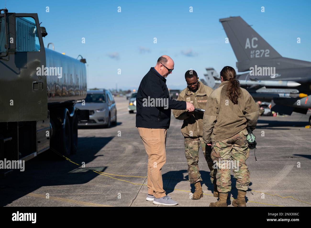 325th lrs hi-res stock photography and images - Alamy