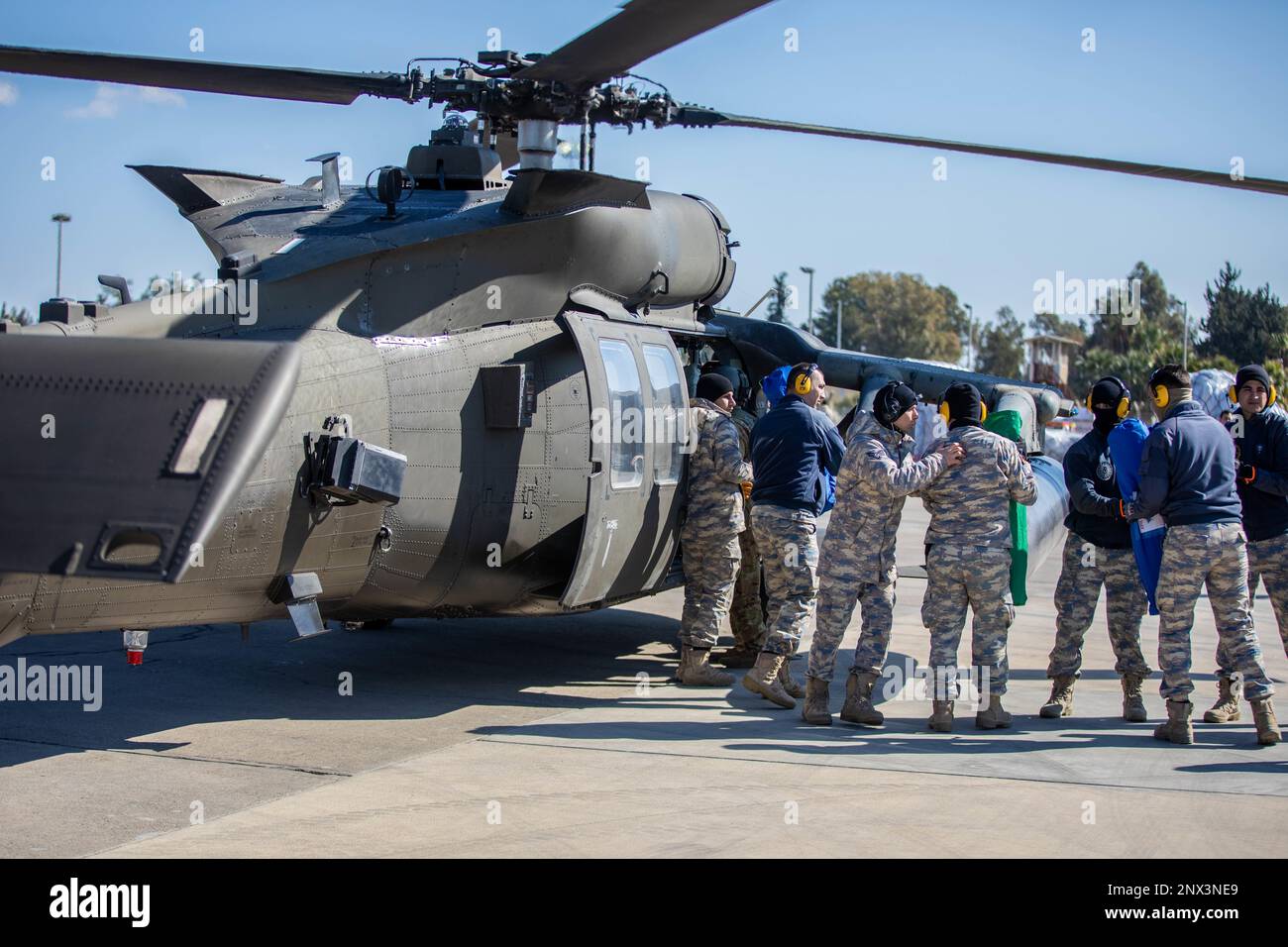 U.S. Army UH-64M Blackhawk assigned to 3rd Battalion, 501st Aviation Regiment, Combat Aviation Brigade, 1st Armored Division (1AD CAB), is loaded with relief supplies for nearby damaged areas in Incirlik Air Base, Türkiye, Feb. 15, 2023. The 1AD CAB provides dynamic lift capability in direct support of USAID and Turkish relief efforts, to those affected by the earthquakes in Türkiye. 1AD CAB is one of several U.S. military units supporting Task Force 61/2 (TF 61/2), operating under U.S. Sixth Fleet, U.S. Naval Forces Europe (NAVEUR), and U.S. European Command as part of the International Turki Stock Photo