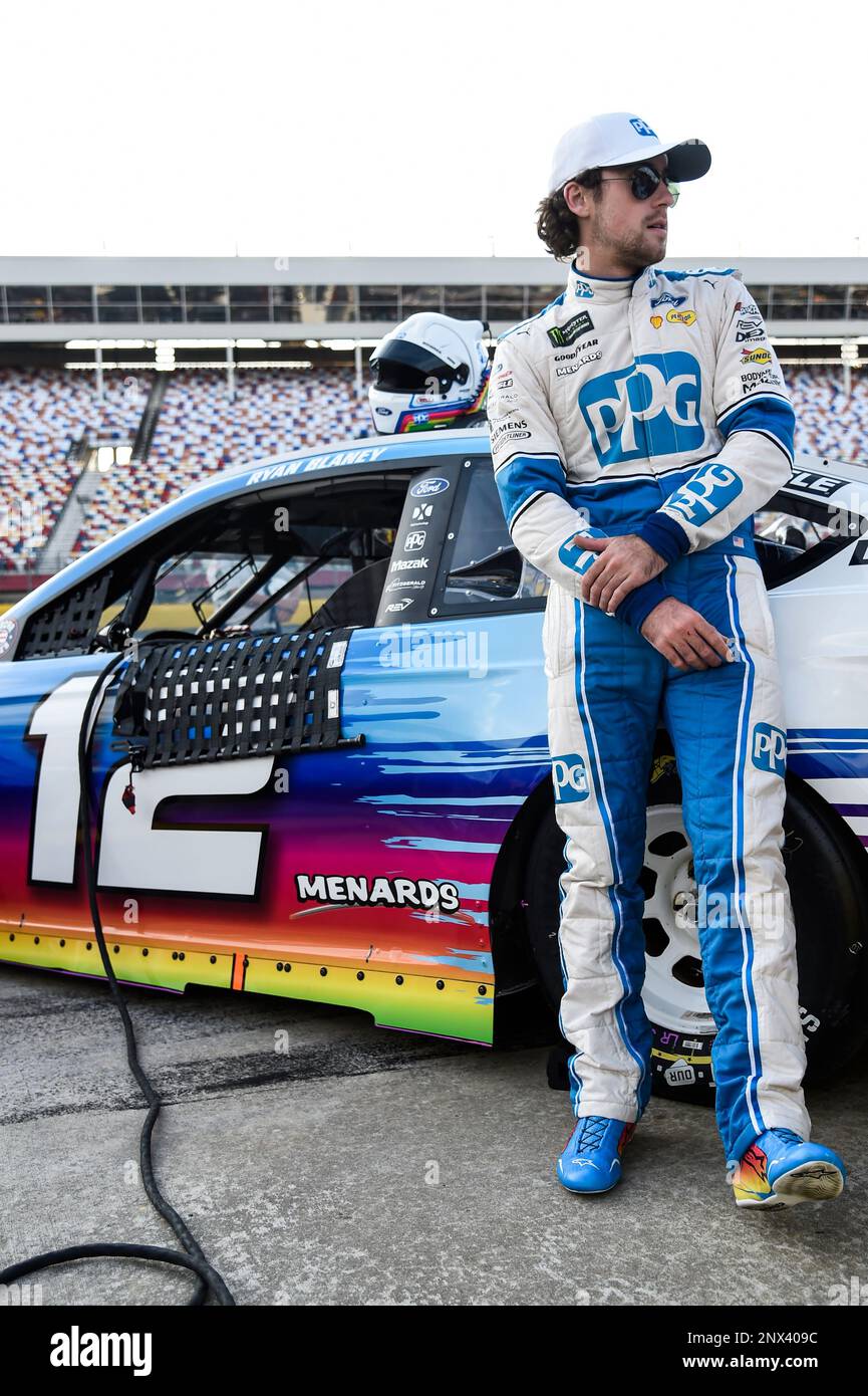12 Ryan Blaney, Team Penske, Ford Fusion PPG during qualifying for