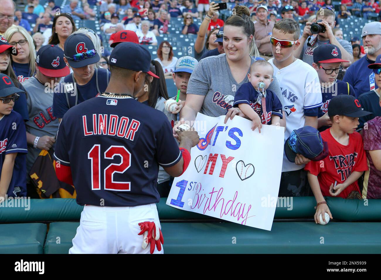 CLEVELAND, OH - MAY 25: Cleveland Indians shortstop Francisco Lindor ...