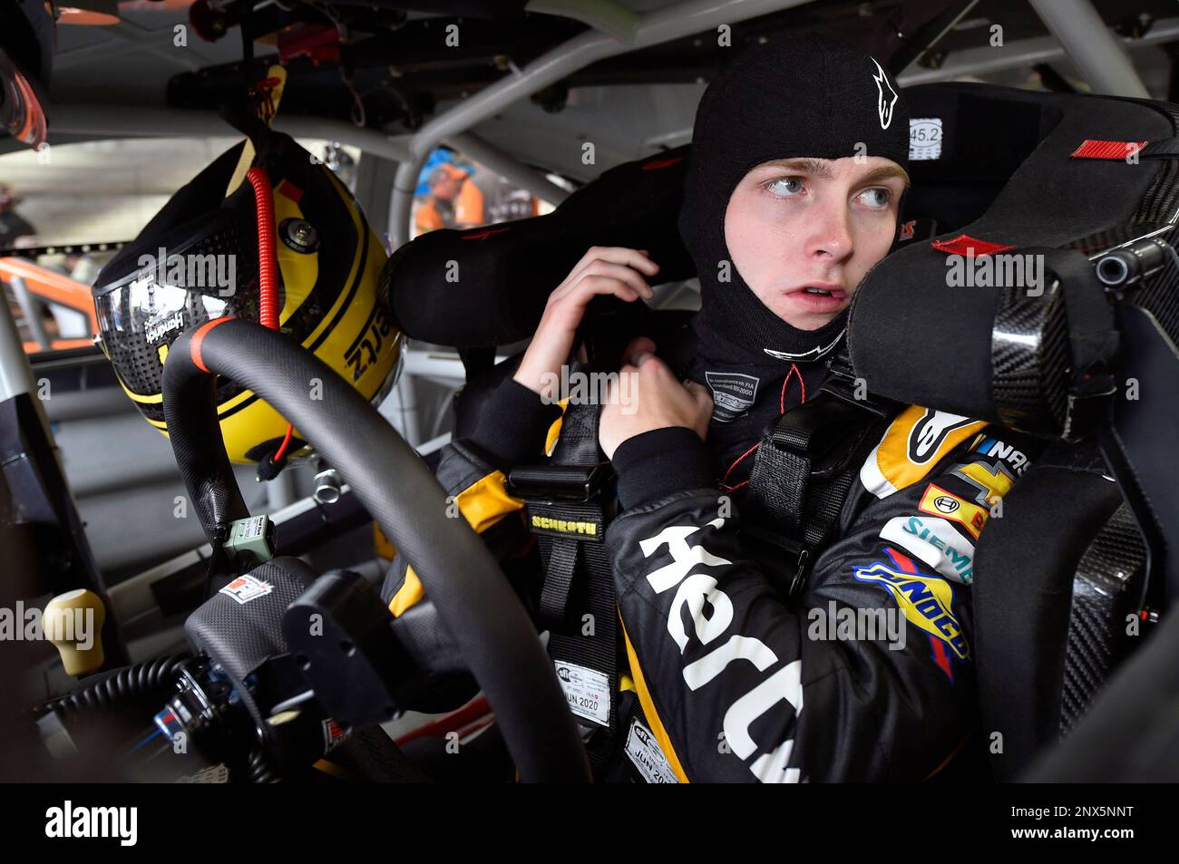 24 William Byron, Hendrick Motorsports, Chevrolet Camaro Hertz during