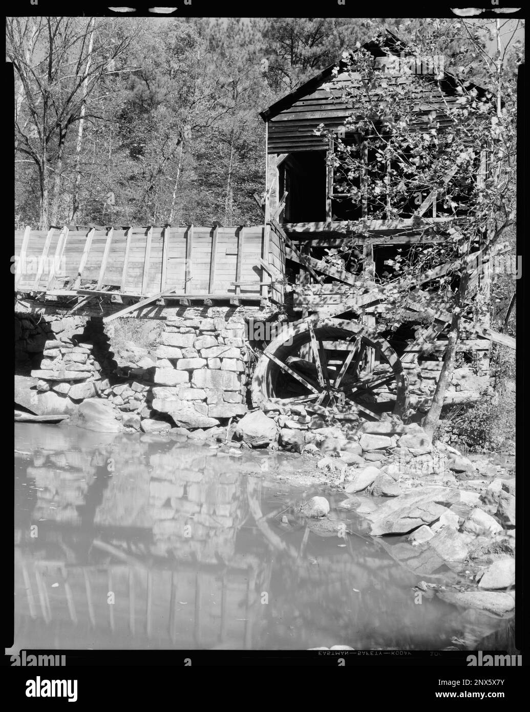 Page Mill, Crabtree Creek, Wake County, North Carolina. Carnegie Survey of the Architecture of the South. United States  North Carolina  Wake County  Crabtree Creek, Mills, Stonework, Waterwheels. Stock Photo