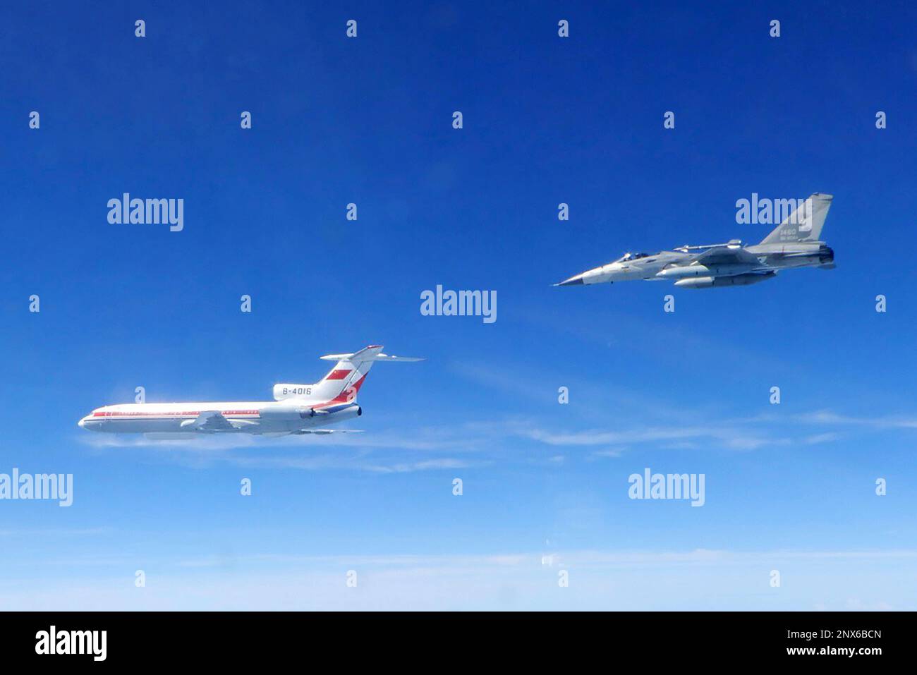 Chinese peoples liberation army air force hi-res stock photography and ...