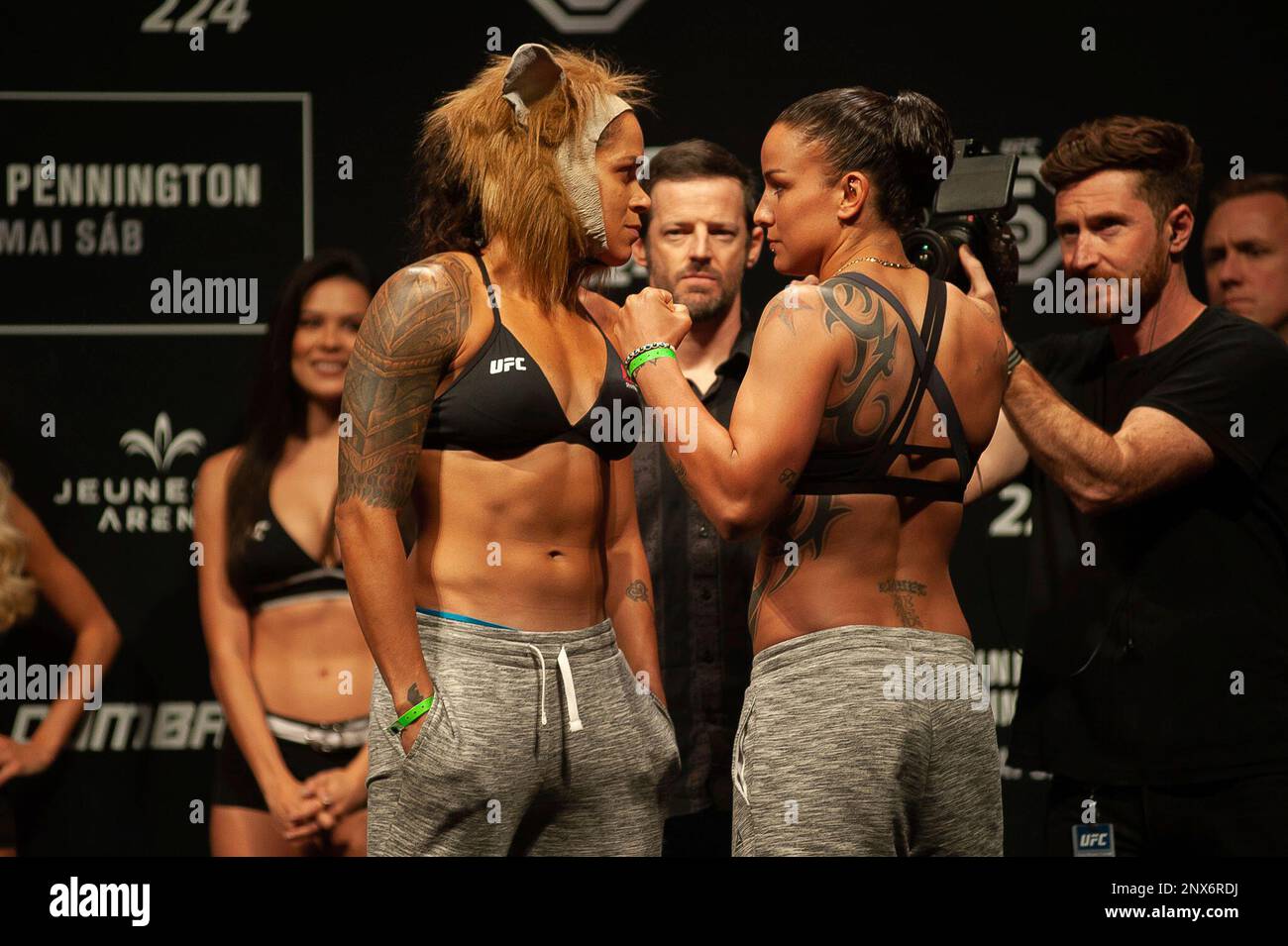 RJ - Rio de Janeiro - 05/11/2018 - Weigh-in UFC 224 - Fighters Amanda Nunes  and Raquel Pennington face each other during the official weigh-in for UFC  224 this afternoon at Jeneusse