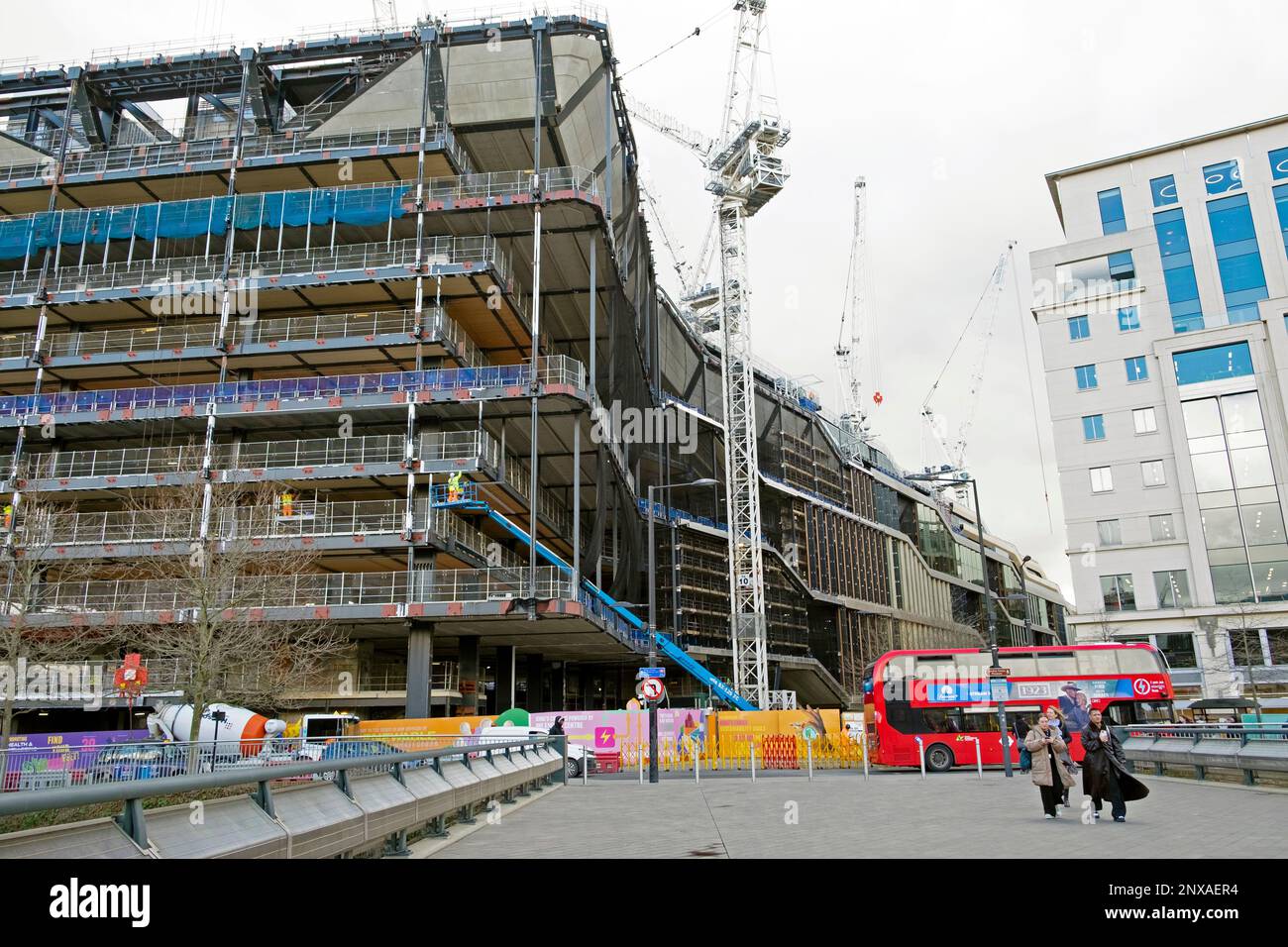 Crane and Google KX HQ office building site under construction in Kings Cross area in London N! England UK February 2023 Great Britain KATHY DEWITT Stock Photo