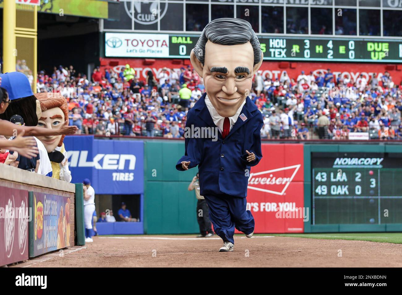 ARLINGTON, TX - MARCH 29: The Texas Rangers Legends mascot race ...