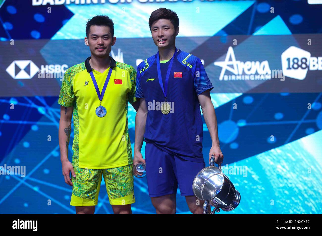 Katta anuslarning yaqin fotosuratlari