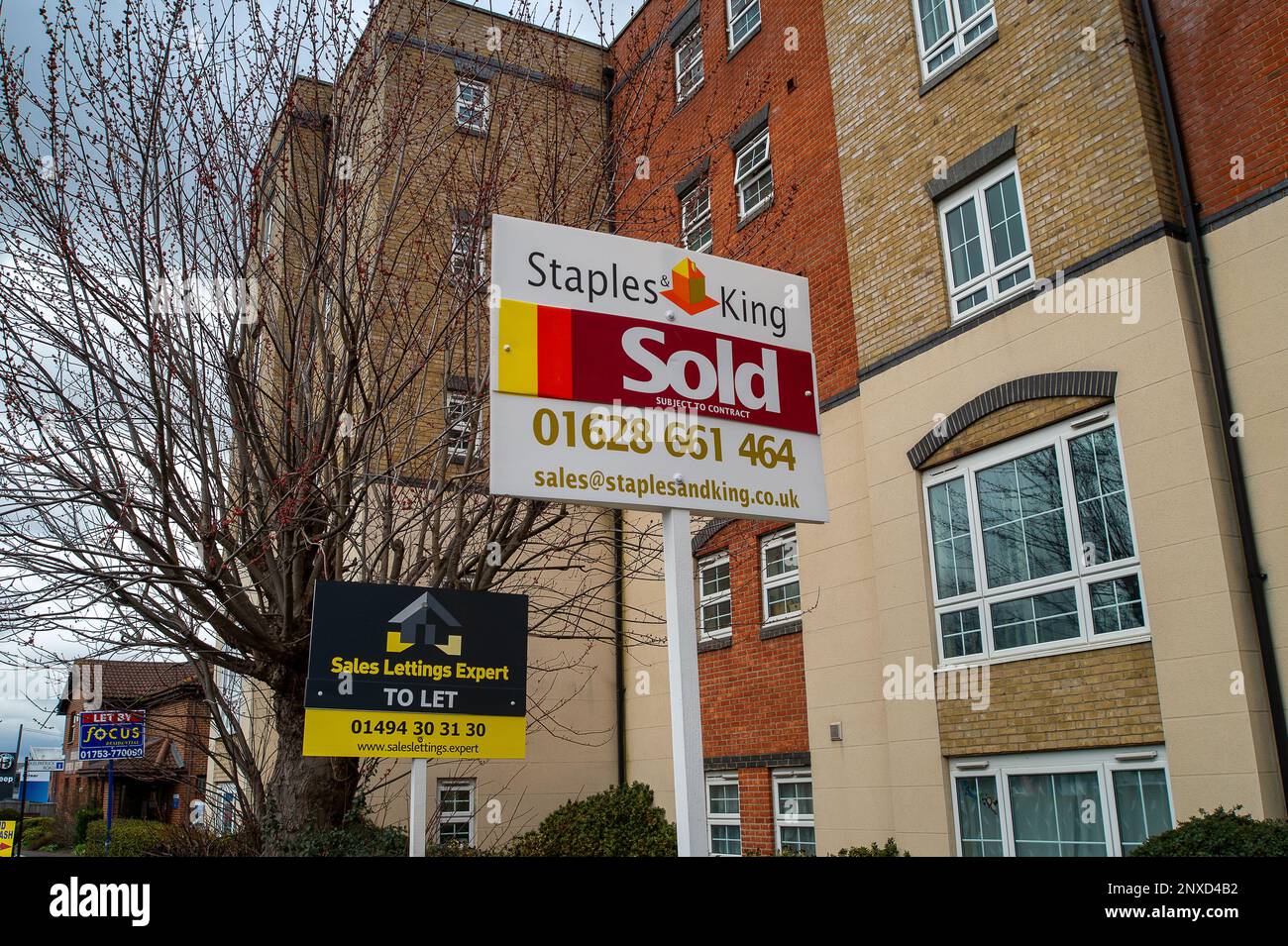 Slough, Berkshire, UK. 1st March, 2023. A sold sign outside a block of apartments in Slough, Berkshire. The Nationwide Building Society House Price Index has reported that the price of houses dropped in value by 1.1% year on year during February. Although properties are still being sold, some sellers are having to reduce the price of their homes by on average £14,000. Credit: Maureen McLean/Alamy Live News Stock Photo