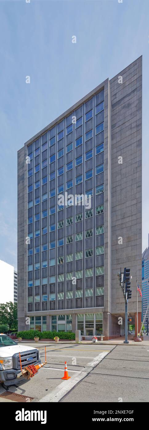 Pittsburgh Downtown: Gateway District landmark Bell Telephone building is now 201 Stanwix Street Place, mixed use apartments and school. Stock Photo