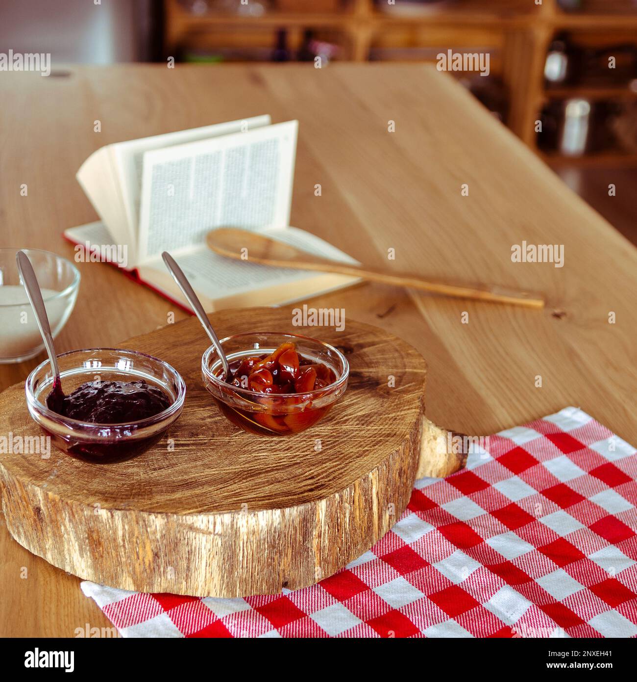 Table Jam On table plates wooden stands hi-res stock photography and images - Alamy
